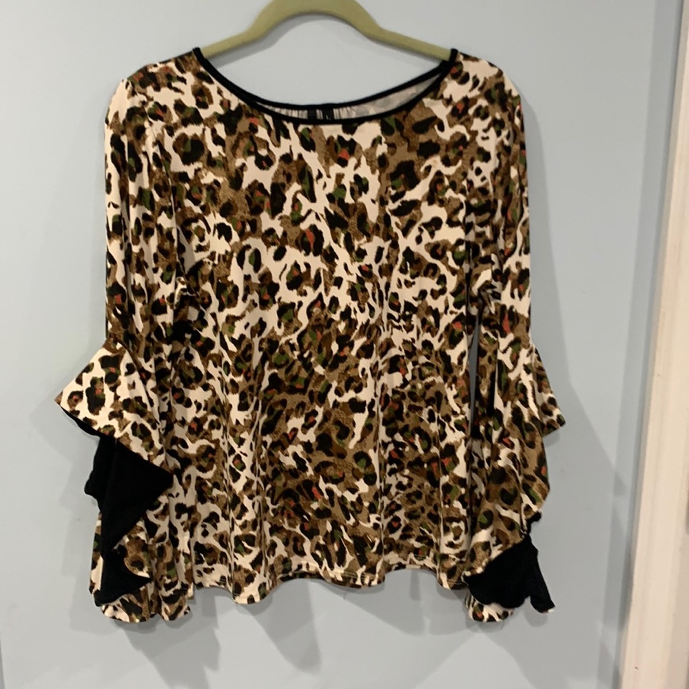 Flowered print  bell sleeve black under sleeve multi colored